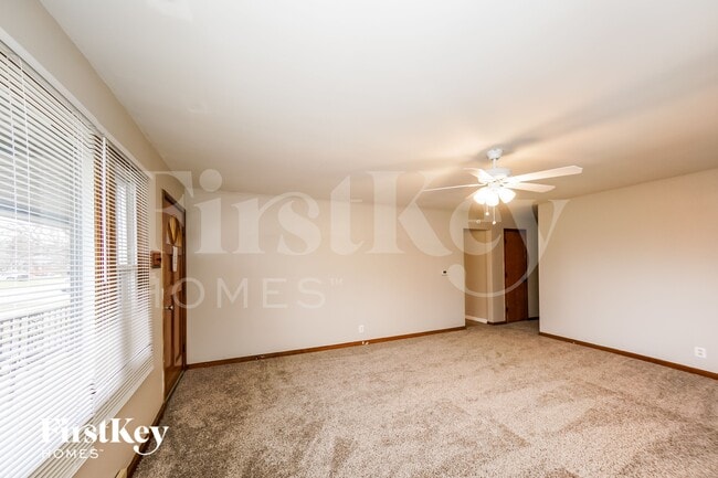 Foto del edificio - 5909 Nash Ln