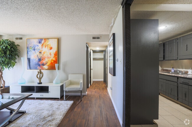 1BR, 1BA - 635SF - Village Park at Barclay Square