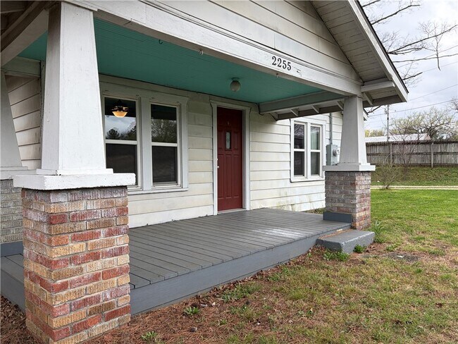 Foto del edificio - 2255 E Huntsville Rd