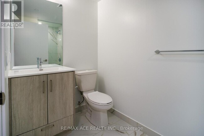 Photo du bâtiment - 180 Front St E