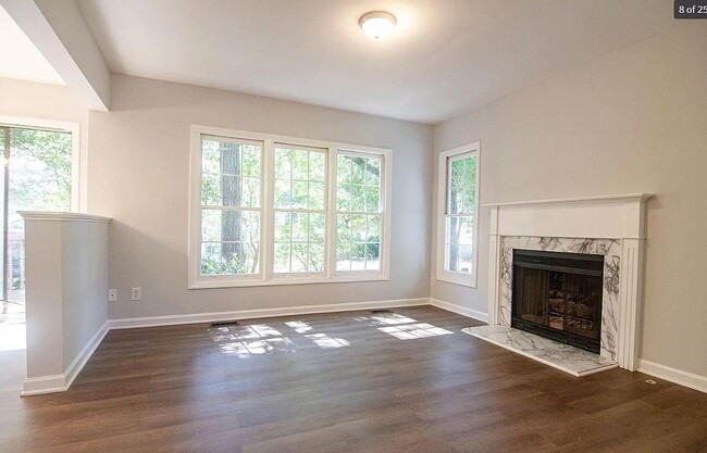 Building Photo - 5500 Bentgrass Dr