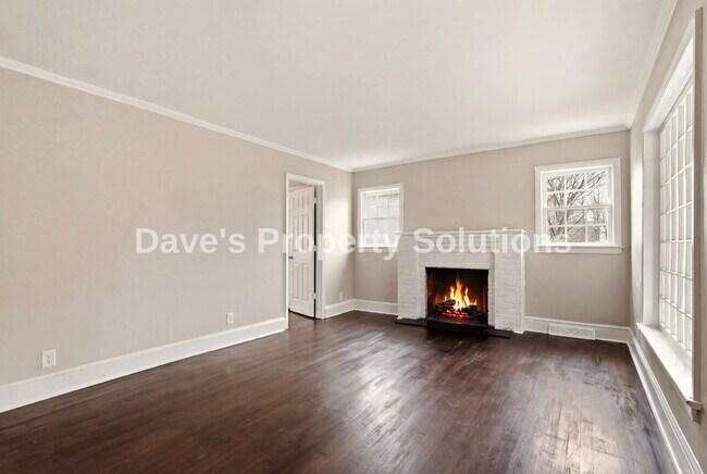 Building Photo - Beautifully updated and ready for its new tenants!