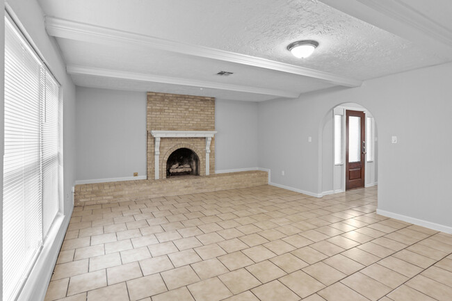 Building Photo - 1522 Grand Valley Dr