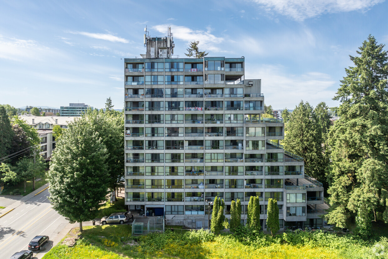 Primary Photo - Mainstreet Maple Ridge Apartments