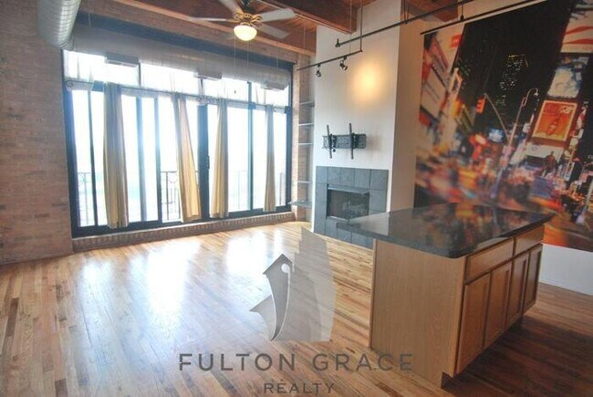 Building Photo - 1250 W Van Buren St