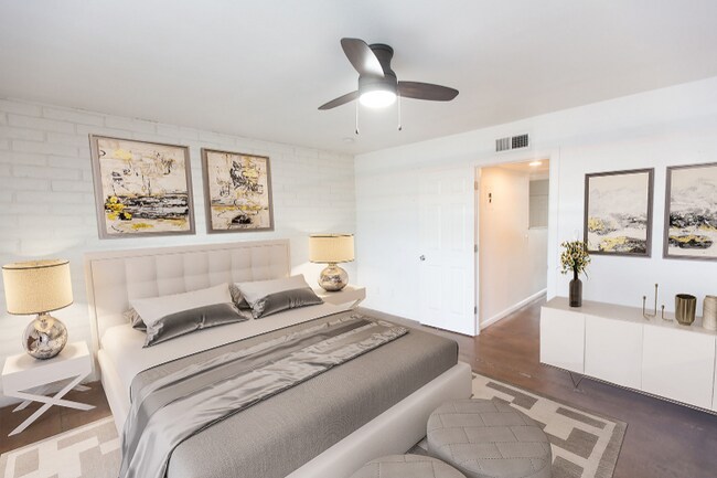 Foto del edificio - 1835 E Don Carlos