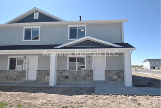 Building Photo - 360 N 2650 W