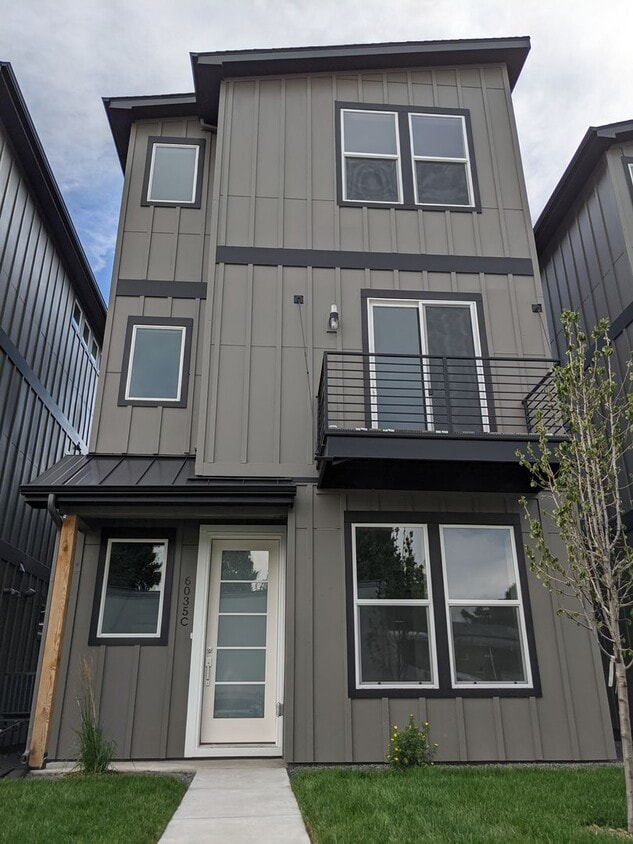 Modern 3-Bedroom Home in Prime Arvada Location - Modern 3-Bedroom Home in Prime Arvada Location