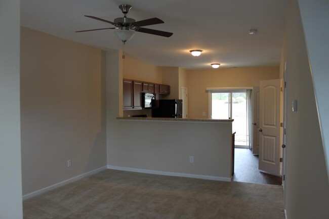 Building Photo - 2 Bedroom Townhome in Applewood, Creedmoor...
