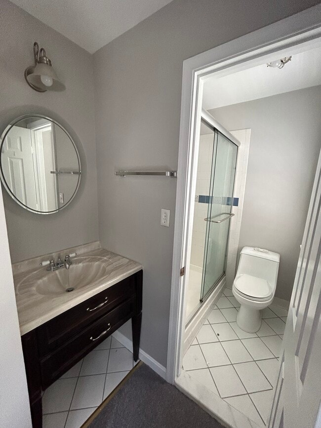 Building Photo - 4863 Chevy Chase Dr