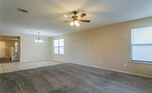 Foto del edificio - NEW IN MANAGEMENT - AVAILABLE NOW!