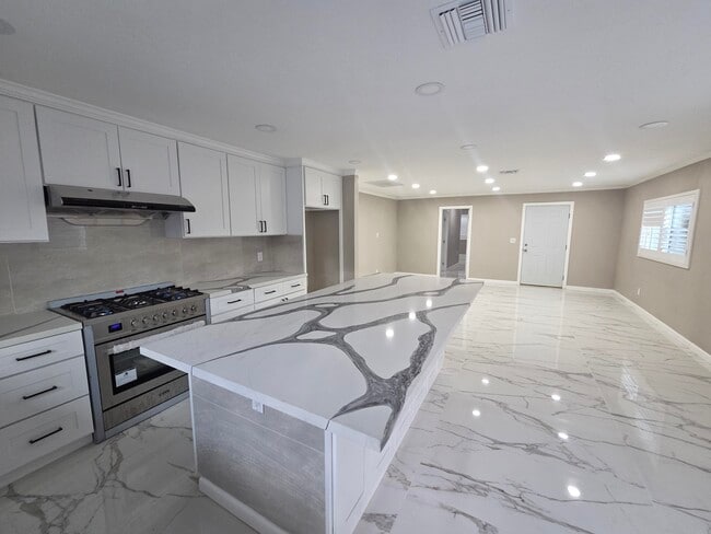 Foto del edificio - 52641 Avenida Martinez