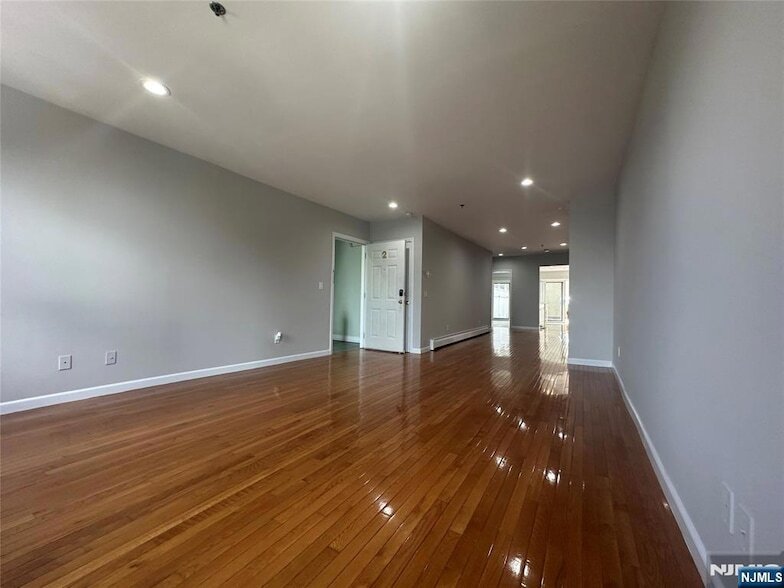 Foto principal - 258 Old River Rd