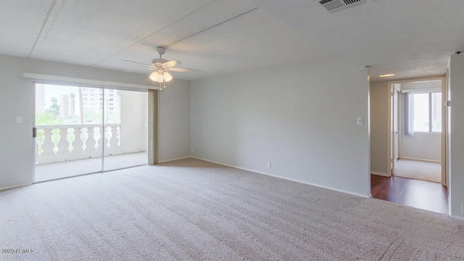 Building Photo - E Camelback