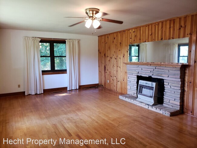 Building Photo - 3 br, 1 bath House - 4368 Little Mountain Rd