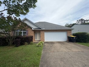Building Photo - 10 Southfork Dr