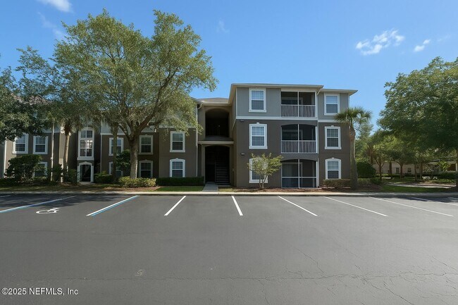 Foto del edificio - 10550 Baymeadows Rd