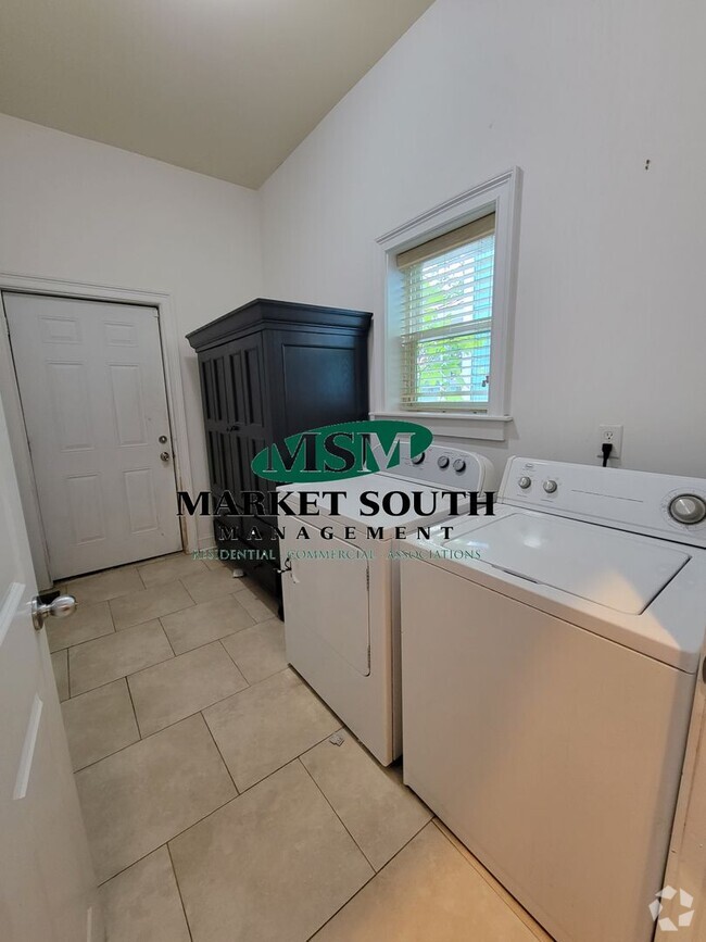 Building Photo - 518 W 37th St