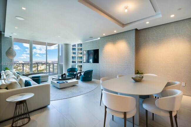 Foto del edificio - 100 South Pointe Dr