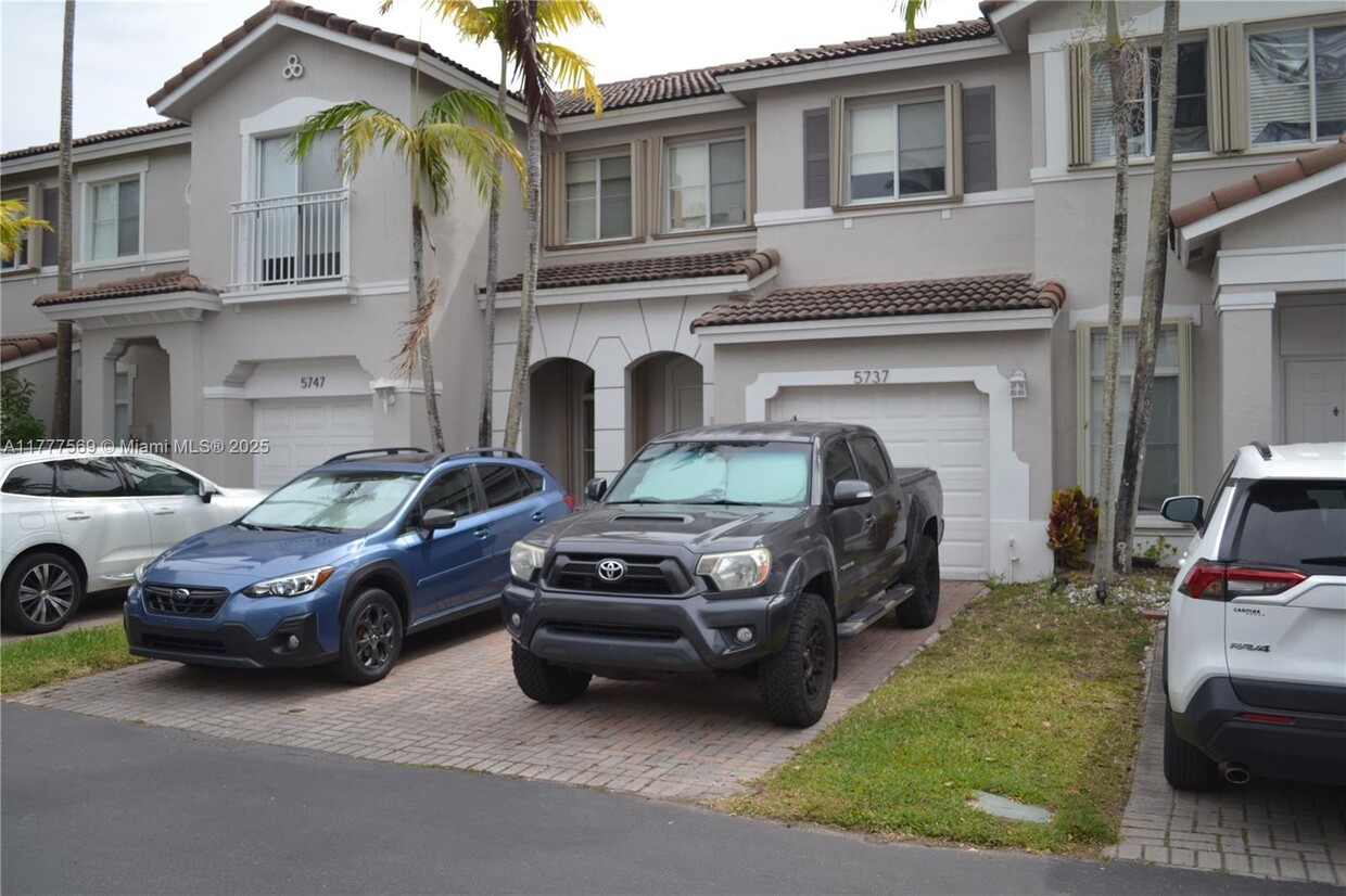 Foto principal - 5737 NW 113th Ave