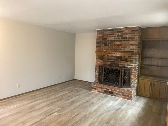 Building Photo - 1112 Summerton Pl