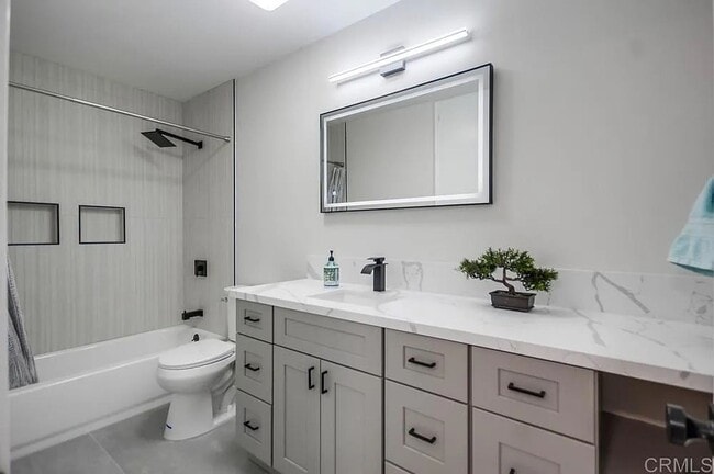 Building Photo - Fully Remodeled 2BR Condo with Designer Fi...