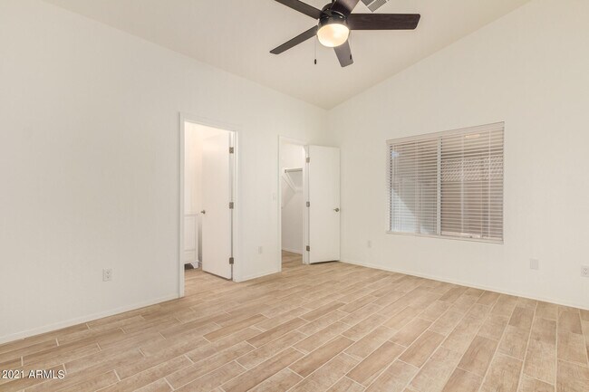 Foto del edificio - 929 E Saragosa St