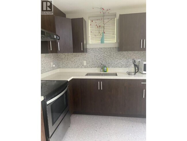 Photo du bâtiment - 3254 E 6th Ave