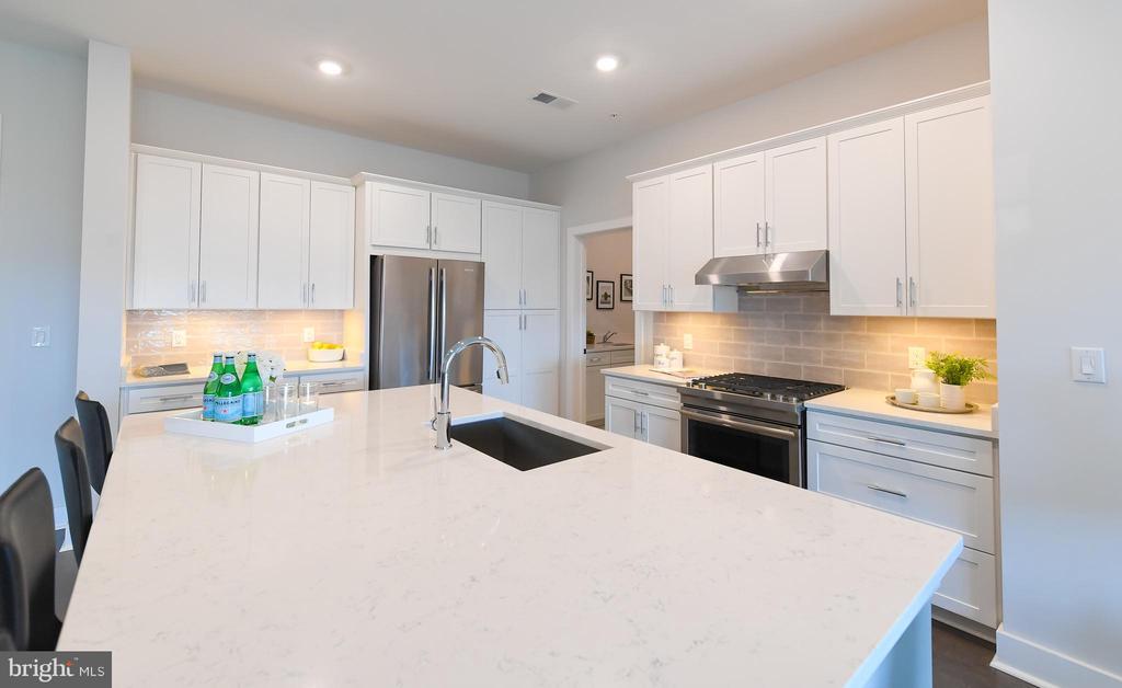 44691 Wellfleet Dr Unit 407, Ashburn, VA 20147 Room for Rent in