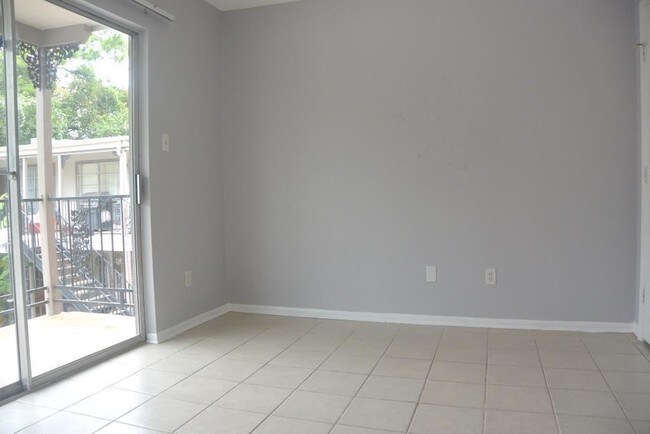 Foto del edificio - 9616 Long Point Rd