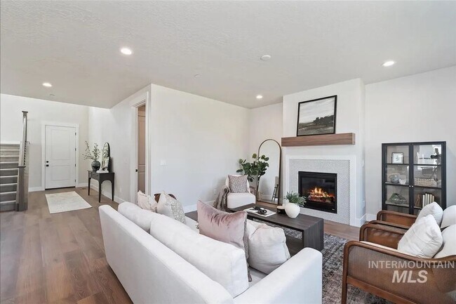 Foto del edificio - 562 Hidden Mill Ct.