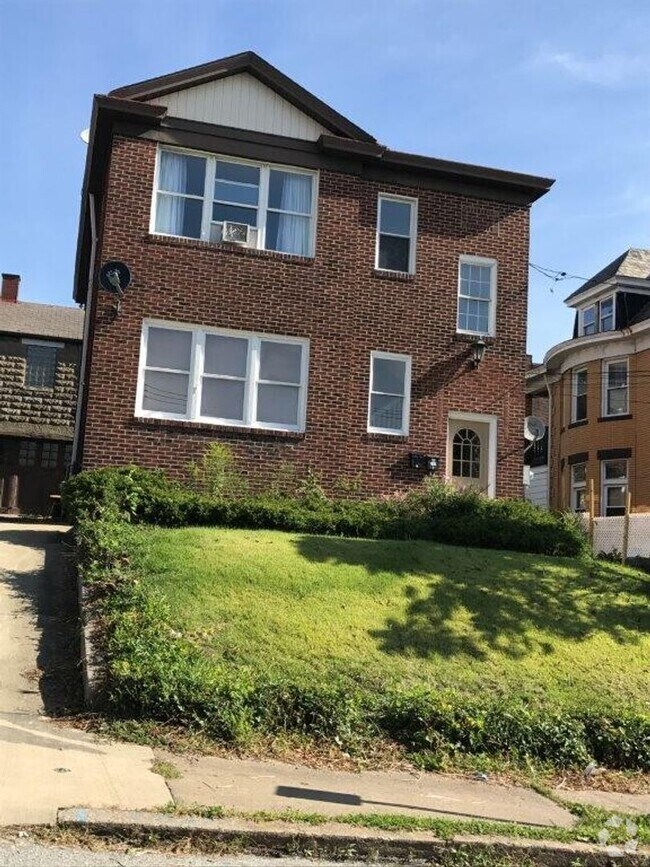 Building Photo - 2709 Pyramid Ave