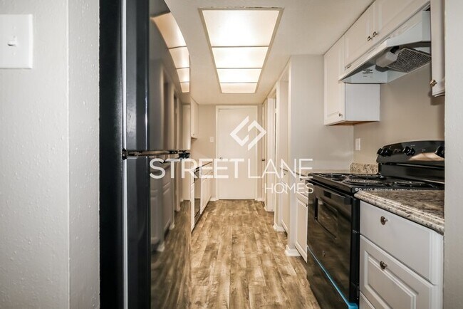 Building Photo - REDUCED!
