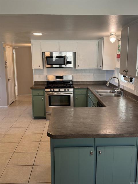 Building Photo - 735 S Upas St