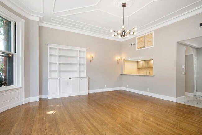 Building Photo - 352 Beacon St