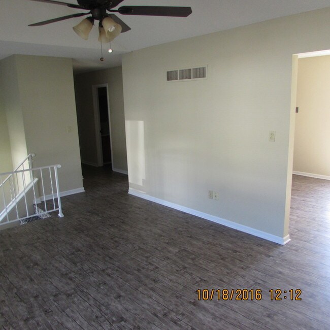 Building Photo - New listing