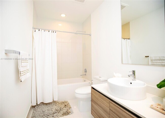 Foto del edificio - 121 NE 34th St