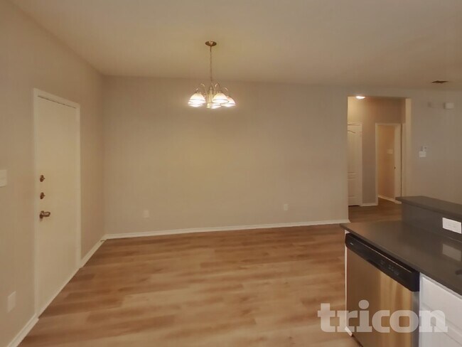 Foto del edificio - 207 Moonlight Dr