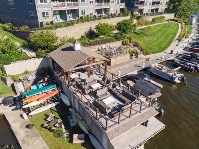Building Photo - 504 Mariners Pt
