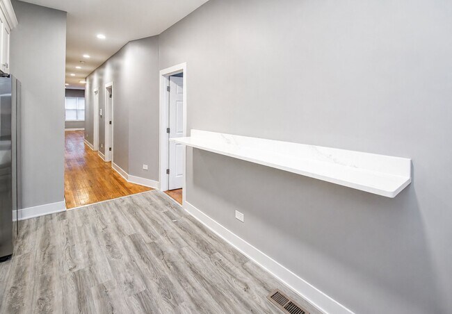 Foto del edificio - 5310 S Harper Ave