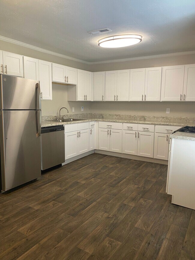 Foto del edificio - Beautifully Renovated 3 Bedroom!