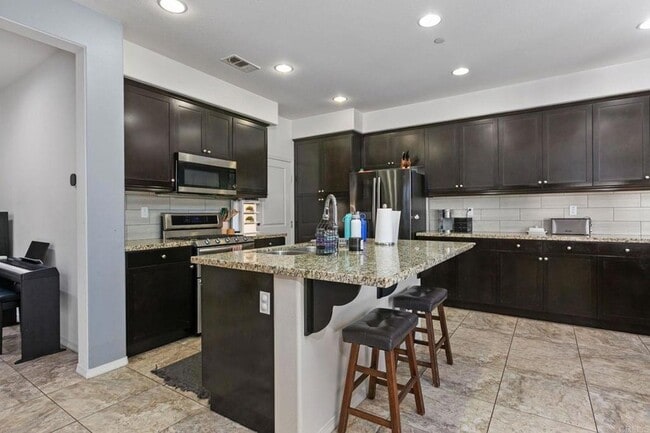 Building Photo - 360 Calle Vela