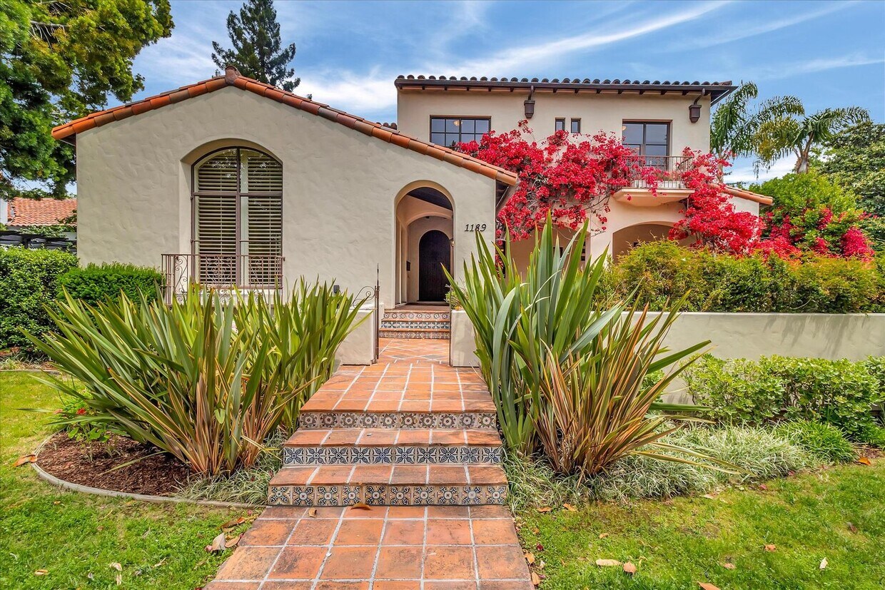 Foto principal - Fabulous 4BR, 3.5BA Palo Alto Spanish Estate