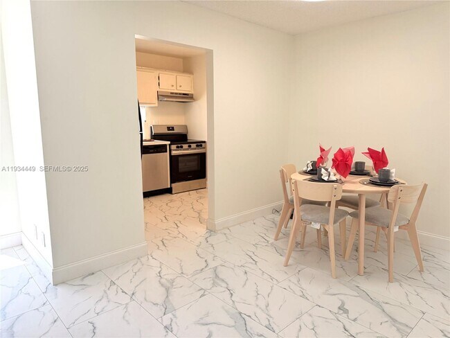 Foto del edificio - 16909 N Bay Rd