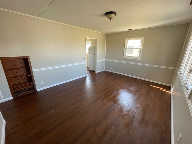 Building Photo - Remodeled 2 bedroom