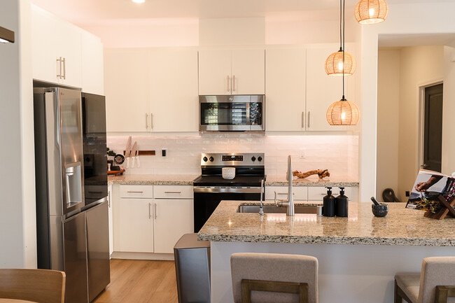 Building Photo - 36351 Elizabeth Ln