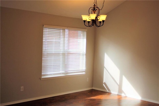 Building Photo - 800 Sequoia Dr