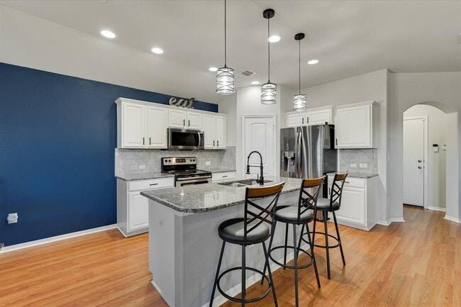 Foto del edificio - 725 Pinnacle Dr