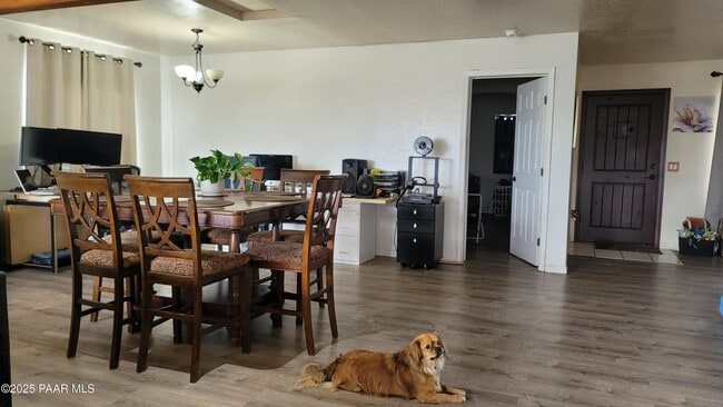 Building Photo - 727 Douglas Ave