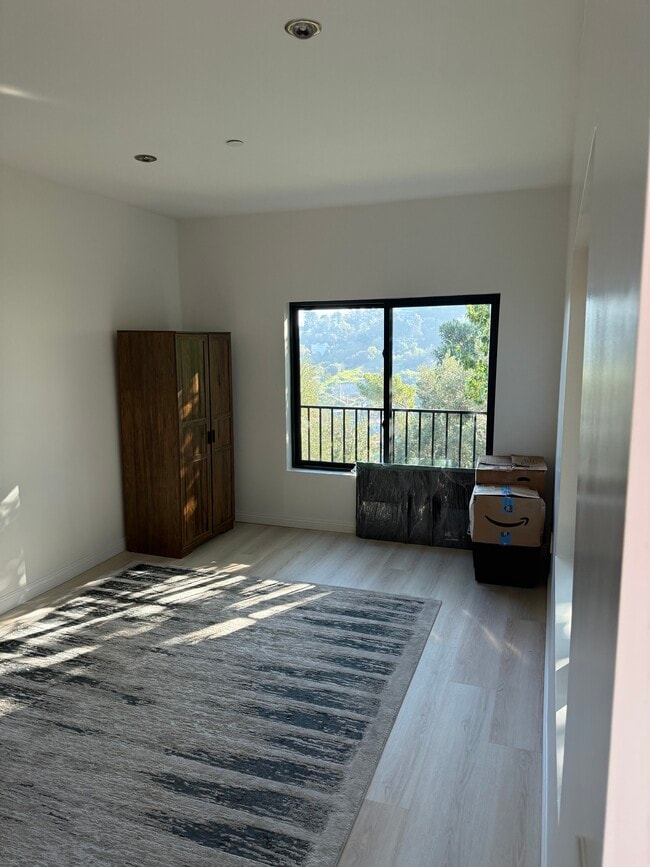 Building Photo - 2315 Loma Vista Pl